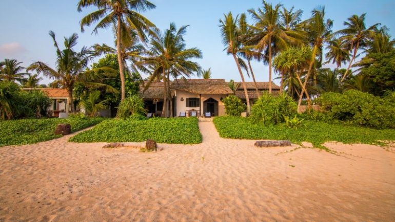Stay in Blue Parrot Beach villa for an unforgettable holiday in Galle Fort.