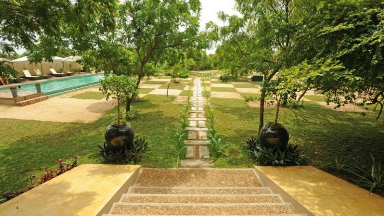 enjoy the beautiful, manicured gardens and big size swimming pool at Villa Nikara Yala 5